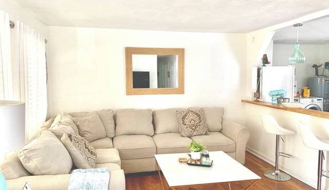 Cozy Ranch Home, Centrally Located near Chicks Beach!