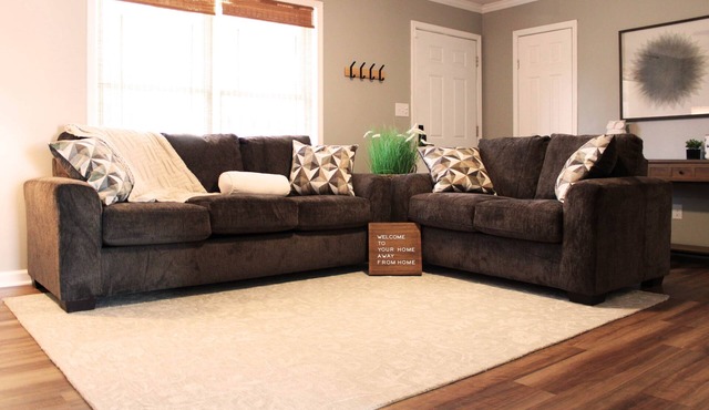 Cozy Ranch King Bed & Pet Friendly - Fenced Yard