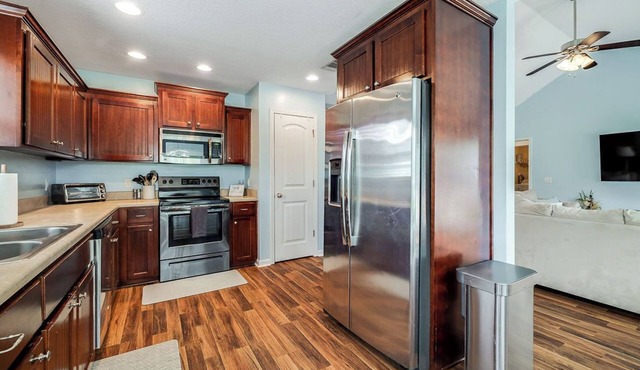 Cozy Ranch Style Home with Large Fenced In Backyard