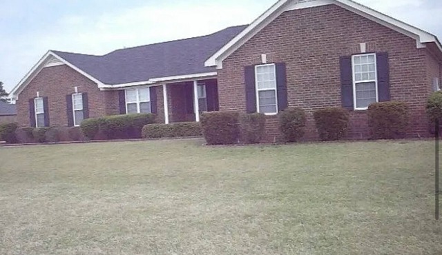 Cozy ranch style house with wifi.