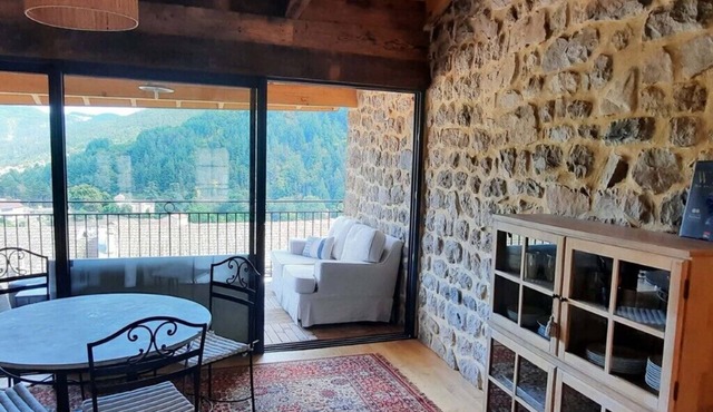 Cozy renovated old stone house with panoramic terrace. 8 guests.