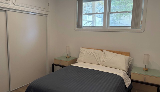 Cozy, recently renovated, 2-bedroom, full kitchen ADU in West Los Angeles!