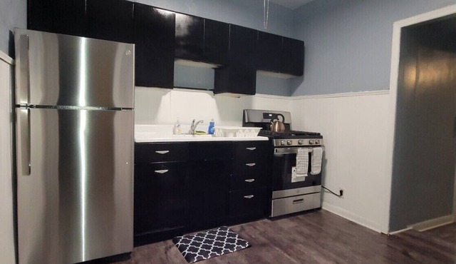 Cozy recently updated 1 BR Gem apartment, with easy access to public transit!