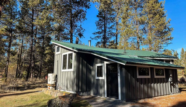 Cozy recreation home with full kitchen, washer & dryer, private lot and WIFI