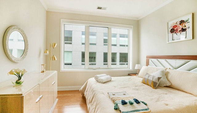 Cozy Red 2Br 2 Bath Near Manhattan , Hudson River partial view