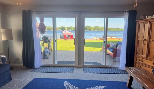 Cozy Red Door Cottage on Jordan Lake - Pontoon Boat Rental available