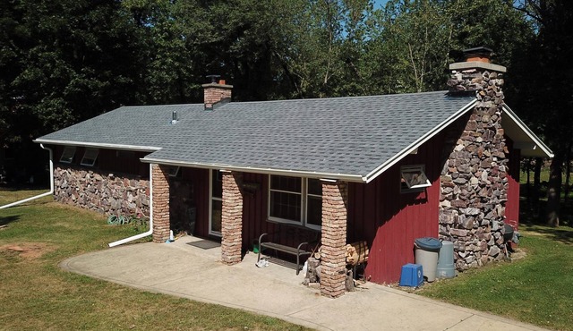 Cozy Redstone Cottage on WI River- pets welcome!