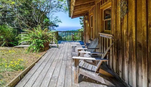 Cozy Redwoods Cabin with Ocean Views (+Hot Tub)
