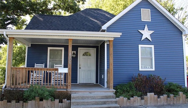 Cozy Refurbished Cottage Near Lake Shelbyville - Pet & Boat Friendly