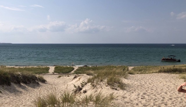 Cozy relaxing getaway - Great trails, sunsets, dunes, jacuzzi tub, beach