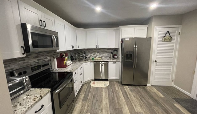 Cozy, Relaxing, Getaway house in Big Bass community Poconos-3 mins walk to lake