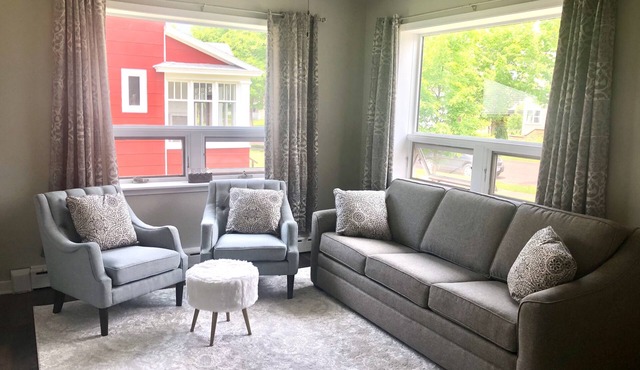 Cozy remodeled cottage in heart of Ashland/Chequamegon Bay/Lake Superior