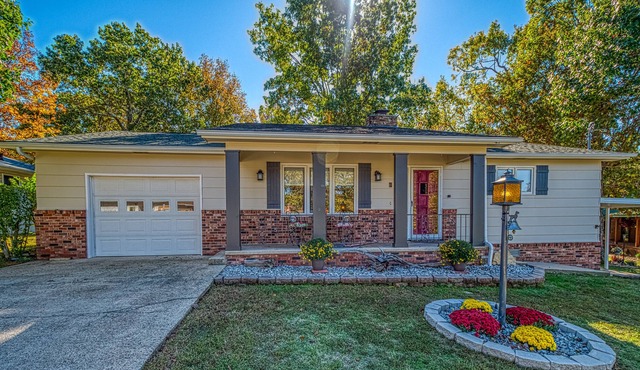 Cozy Remodeled Home, minutes from the Lake