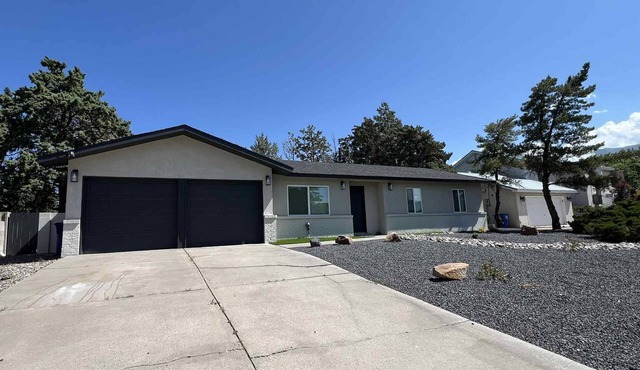 Cozy, Remodeled Home by Tramway, Park-Side, Huge Yard, Near I-40