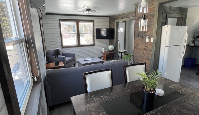 Cozy remodelled house minutes away from hiking trails and Chaleur Bay