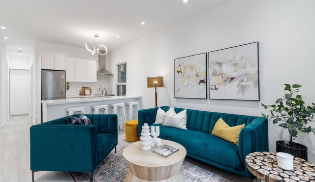 Cozy Renovated 2 Bed 2 Bath Min to Beach, Shops & Restaurants Pet Friendly!