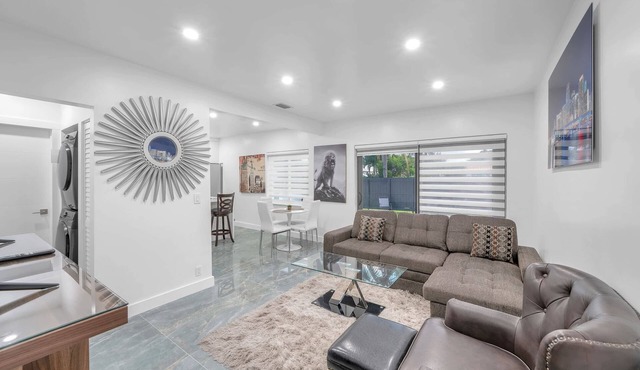 Cozy Renovated 2BR w/Pool in Biscayne Park!