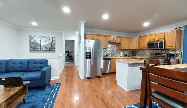Cozy Renovated 4 Br 2 Bath Split Foyer House