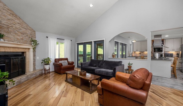 Cozy Renovated Bungalow Perfect for Families