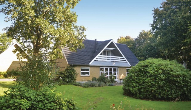 Cozy renovated country house on a large plot in quiet surroundings in the countryside.