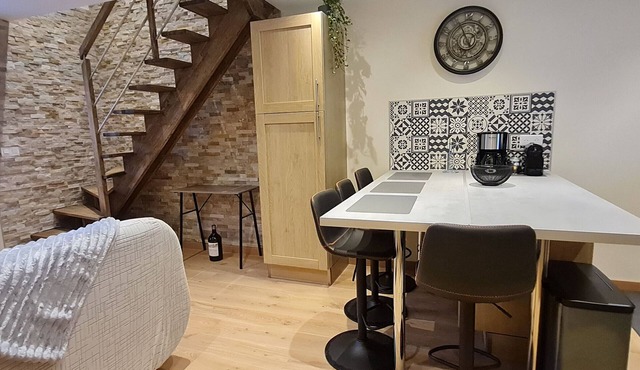 Cozy Renovated Duplex Air Conditioning in Briey