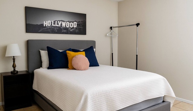 Cozy Renovated Home | Near DT w/Private Entrance