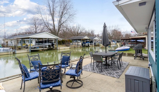 Cozy Renovated Lakehouse with Boat Dock and Canal Access