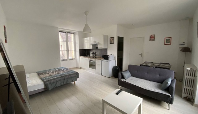 Cozy Renovated Studio with WiFi near Saint Roch Thermal Baths