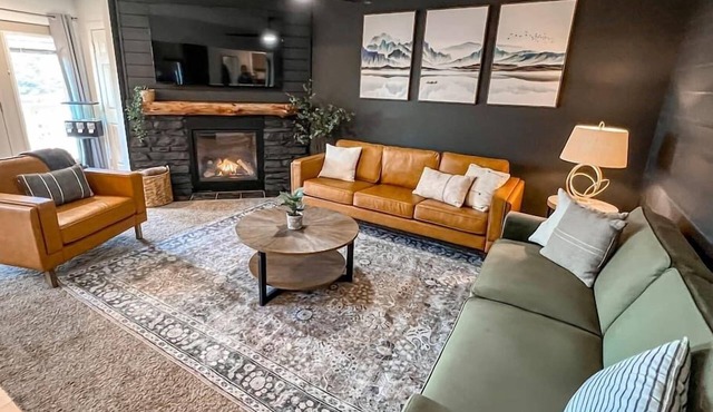 Cozy Renovated Summit Condo – 5-Min Walk to Slopes, Deer Views!