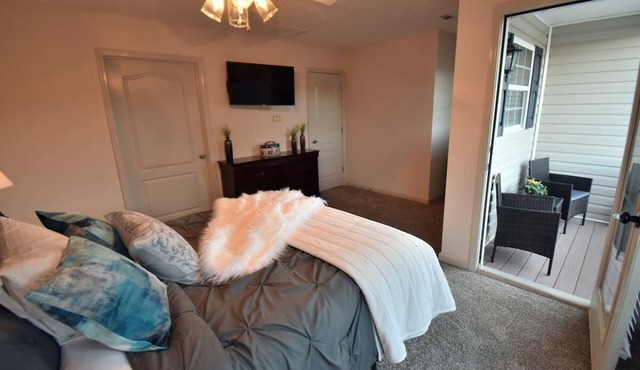 Cozy Renovated Winder Townhouse