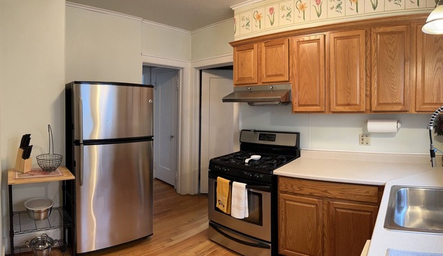 Cozy rental near local hospitals, colleges, and dining. With home office!