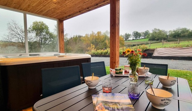 Cozy rental with terrace and private jacuzzi