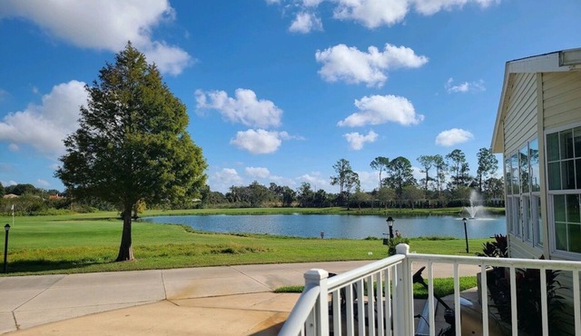 Cozy retirement community with golf course