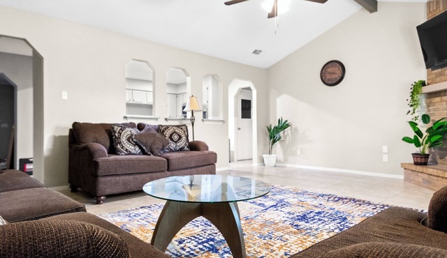 Cozy Retreat Centrally Located near DFW & Stadium