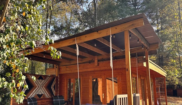 Cozy retreat 10 minutes from the Nations with sauna and cold plunge