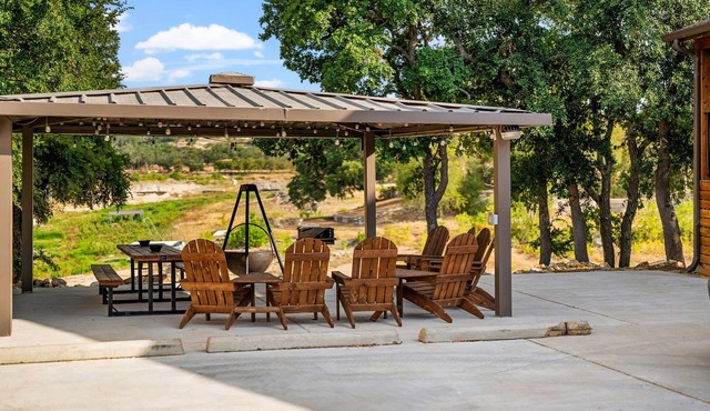 Cozy Retreat: 2 Homes w BBQ Playhouse & Pool
