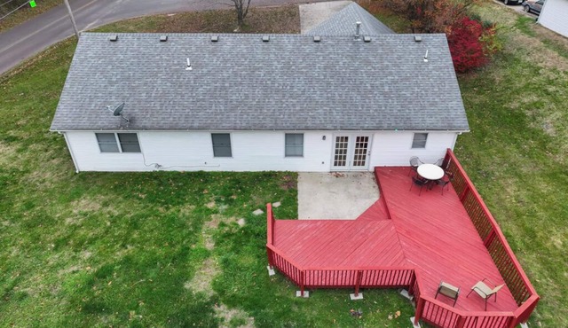 Cozy Retreat: 3/2 house with deck