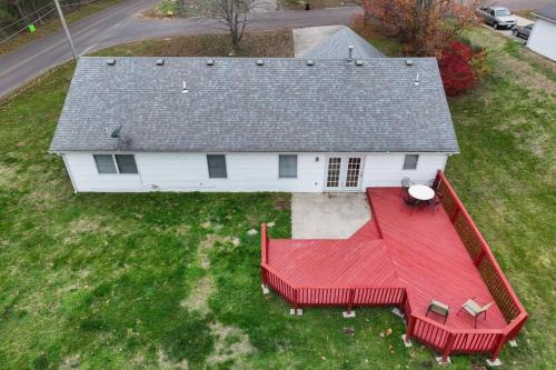 Cozy Retreat 3bdrm 2bath house with deck
