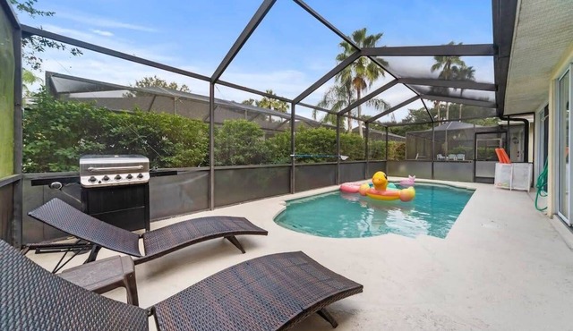 Cozy Retreat | 4BR House | Lake View | Pool