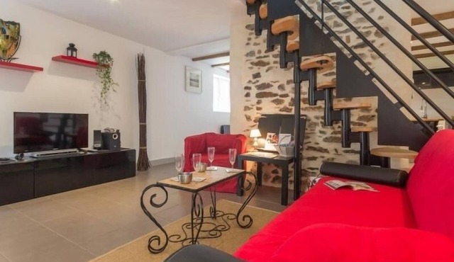 Cozy Retreat: Beach, Countryside & City - Family-Friendly with Garden & Bikes