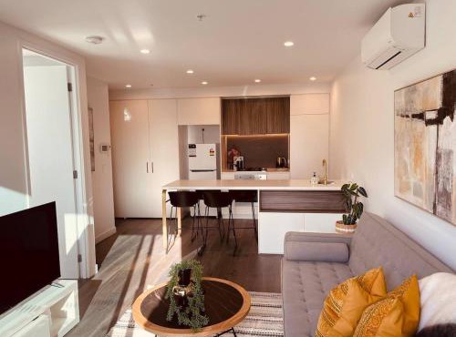 Cozy Retreat Central Box Hill the Place to Stay