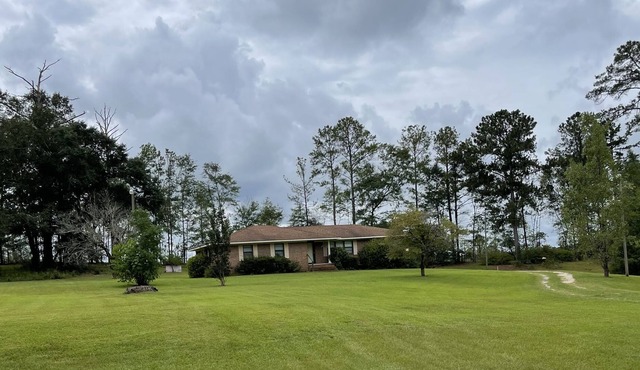 Cozy retreat close to Troy with private Golf membership