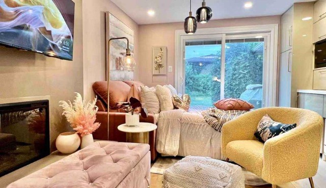 Cozy Retreat! Convenient Hidden Gem near Toronto!