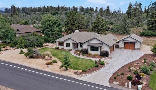 Cozy Retreat Family Home