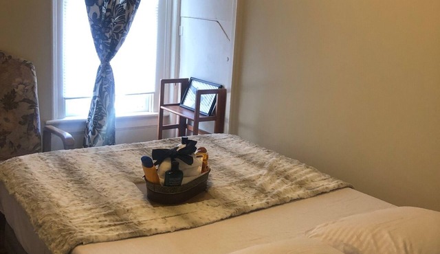 Cozy Retreat, feels like Royalty!