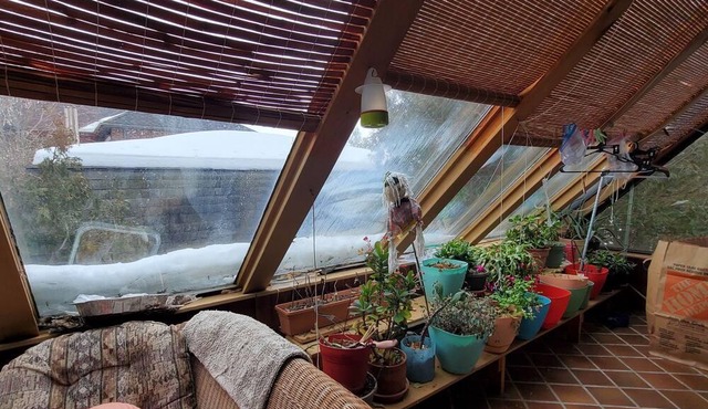 Cozy retreat, golden location - 24/7 private lake access & amazing views!