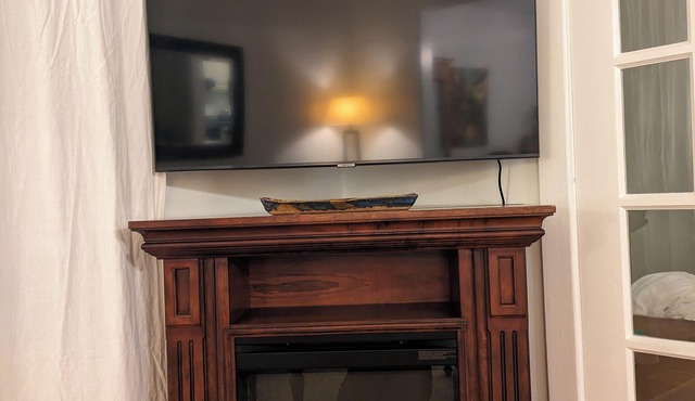 Cozy retreat home in Guelph. Pet-friendly!