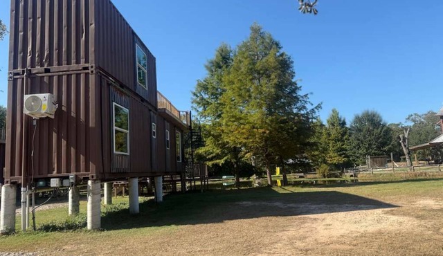 Cozy Retreat Home with deck. Pet friendly!- Pines