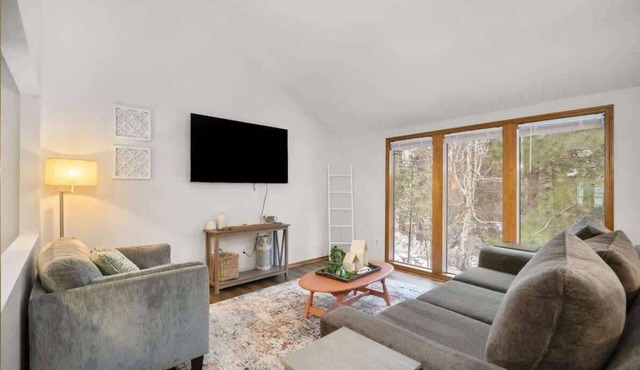 Cozy Retreat I Indian Trail Large Home