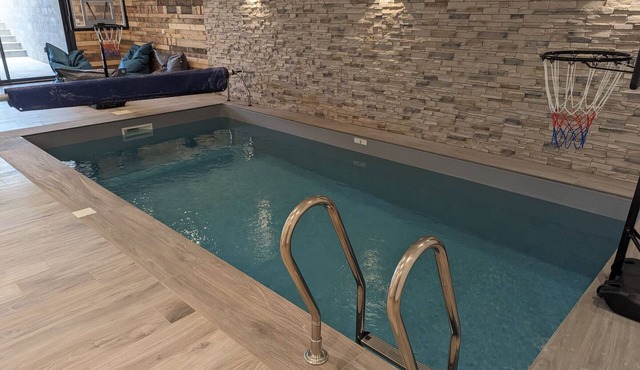 Cozy Retreat in Curel: Garden View Terrace, Indoor Pool, Wi-Fi, and More